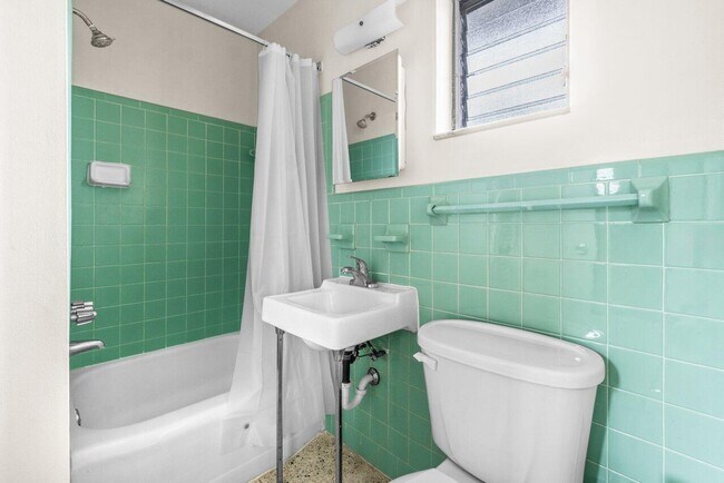 Building Photo - 751 Hummingbird Way