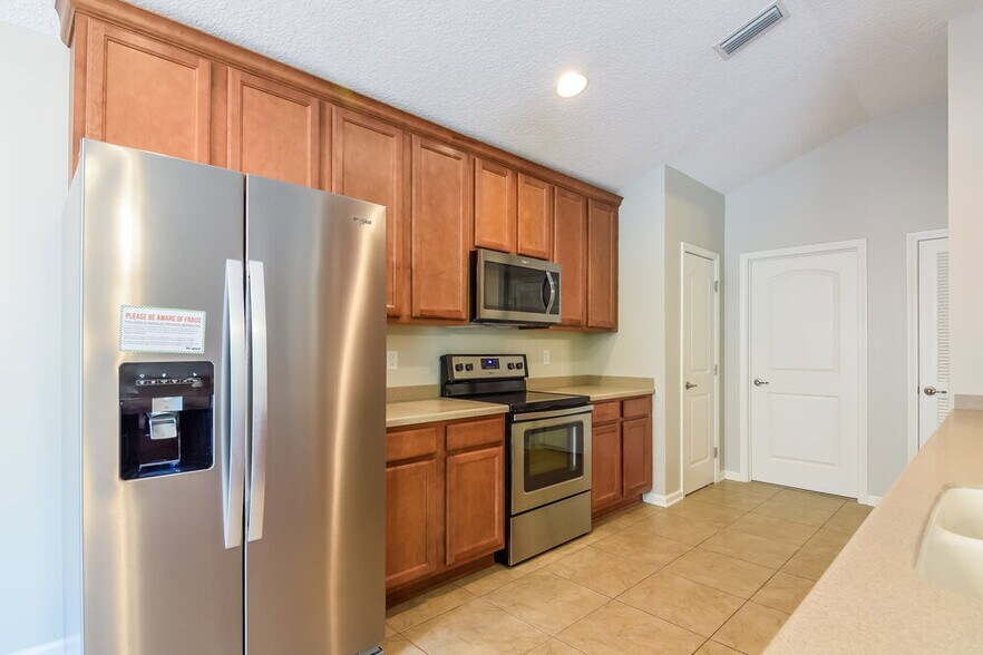 Building Photo - 632 Chestwood Chase Dr