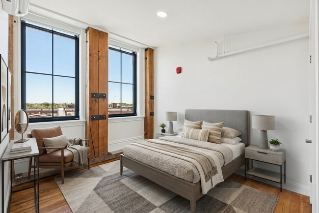 Building Photo - 129 Main St