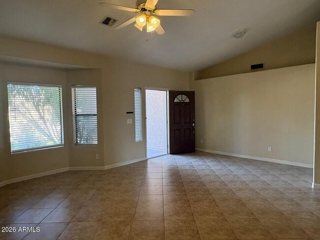 Building Photo - 1913 E Marquette Dr