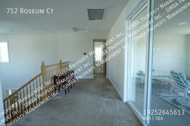 Building Photo - 752 Roseum Ct