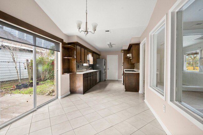Building Photo - 706 Shenandoah Dr