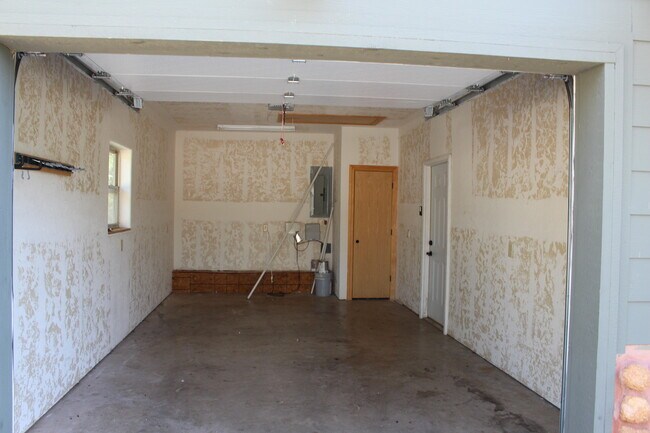 Building Photo - Beautiful home in Medicine Park !!