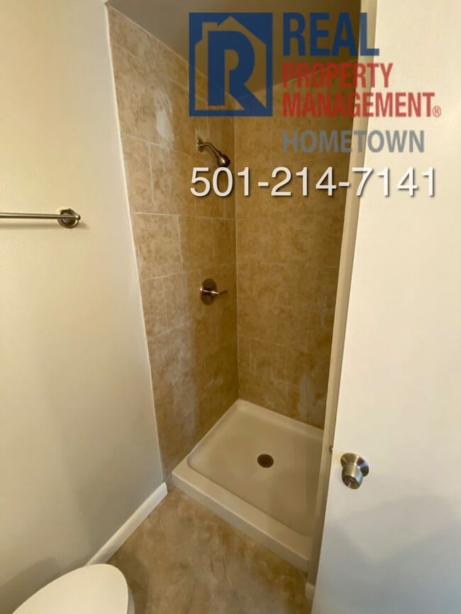 Building Photo - 501 Pamela Dr