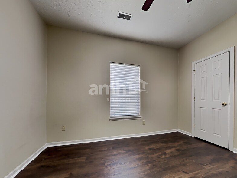 Building Photo - 10087 Sundown Ln