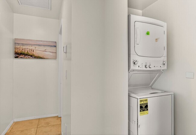 Building Photo - 4 Bedroom Flagstaff Rental