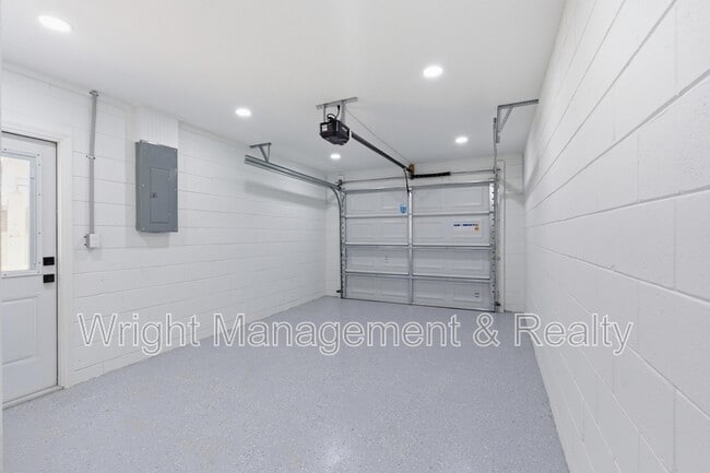 Building Photo - 3029 Corona Dr