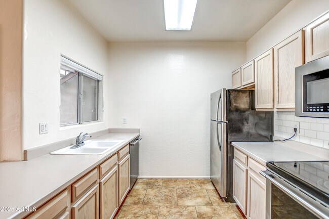 Building Photo - 11260 N 92nd St