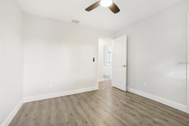 Building Photo - 1052 Manchester Cir