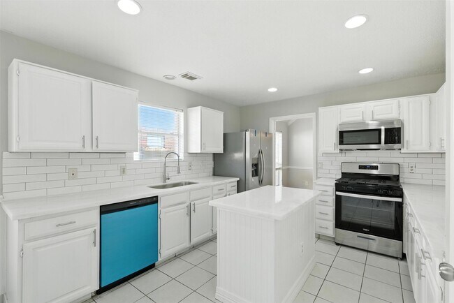 Building Photo - 5307 Oak Falls Dr