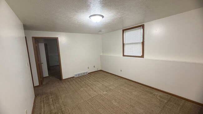 Building Photo - Nice 3-Bedroom Duplex Available in Middlebury