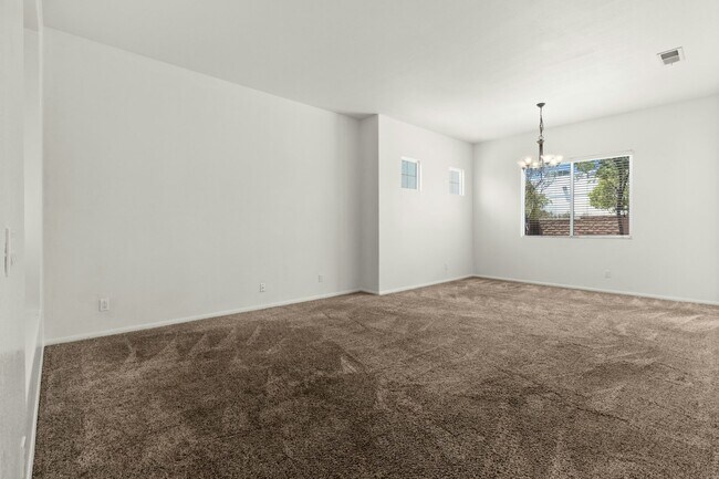 Building Photo - 1067 Princess Kyra Pl