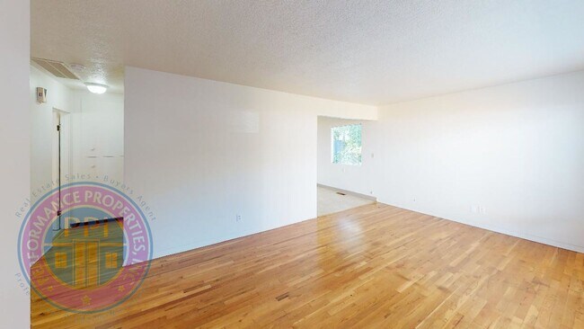 Building Photo - lac831