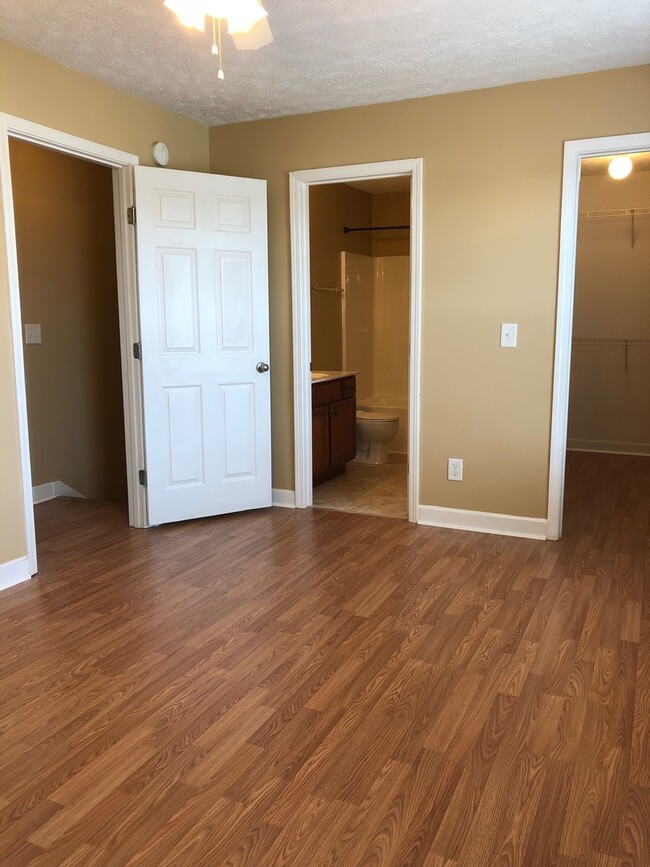 Building Photo - Wonderful 3 Bedroom 2 1/2 Bath Townhouse Now Available!