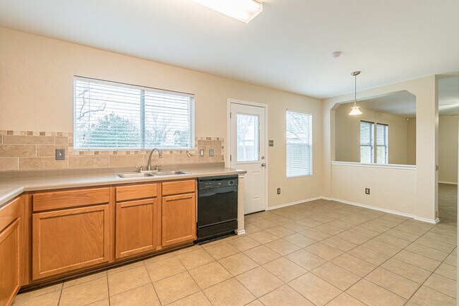 Building Photo - 137 Weeping Way