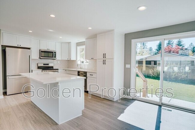 Building Photo - 3703 E Pine Hill Dr