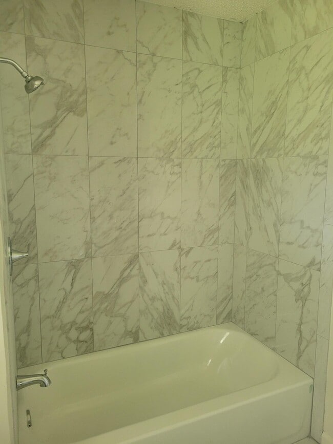 Building Photo - 104 Bent Tree Dr