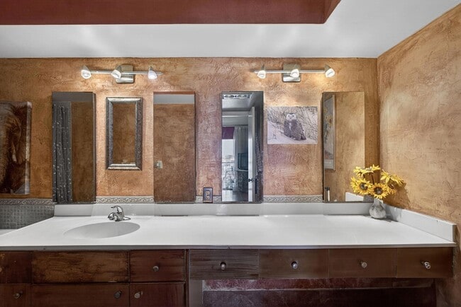 Building Photo - 907 Marina Dr