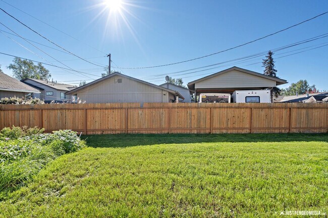 Building Photo - 2906 W 32nd Ave