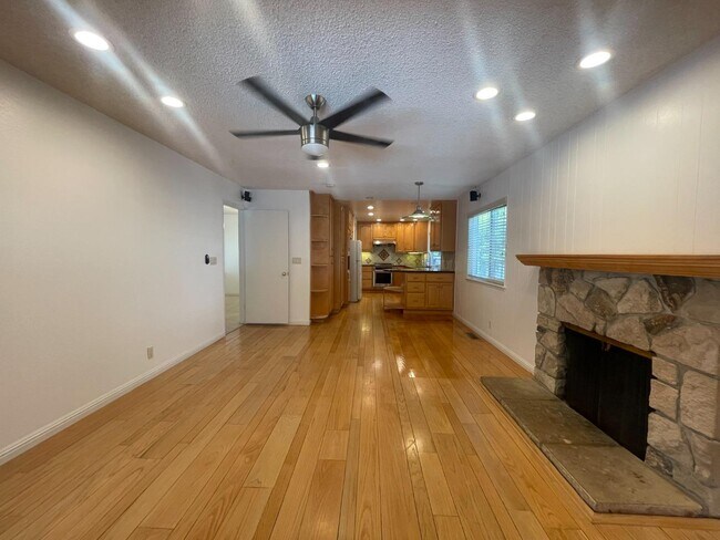 Building Photo - 1150 Stafford Dr