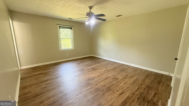 Building Photo - 32 Russell Ln