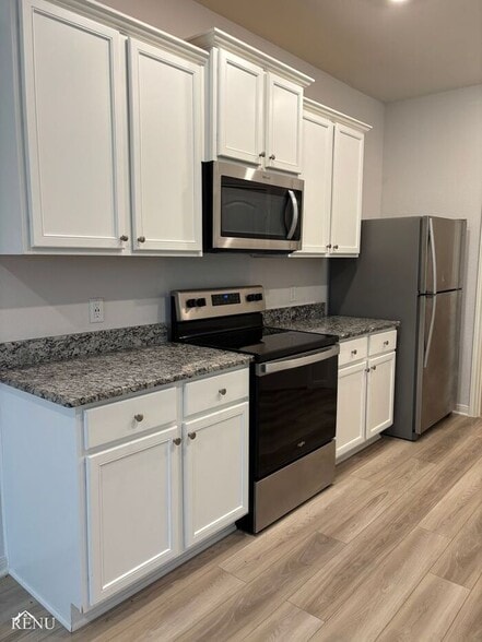 Building Photo - 10494 Sweetwater Creek Dr