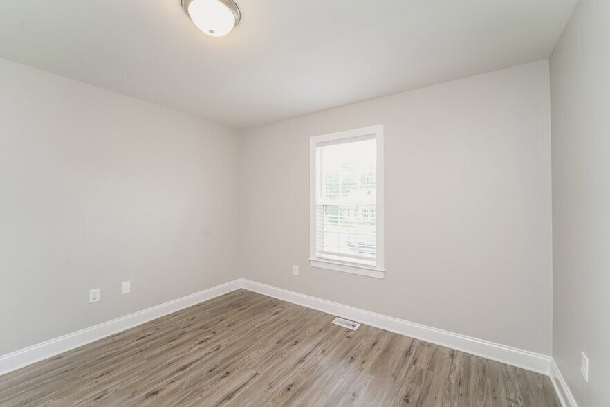 Building Photo - 854 Loch Lomond Cir