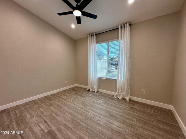 Building Photo - 3016 W Monona Dr