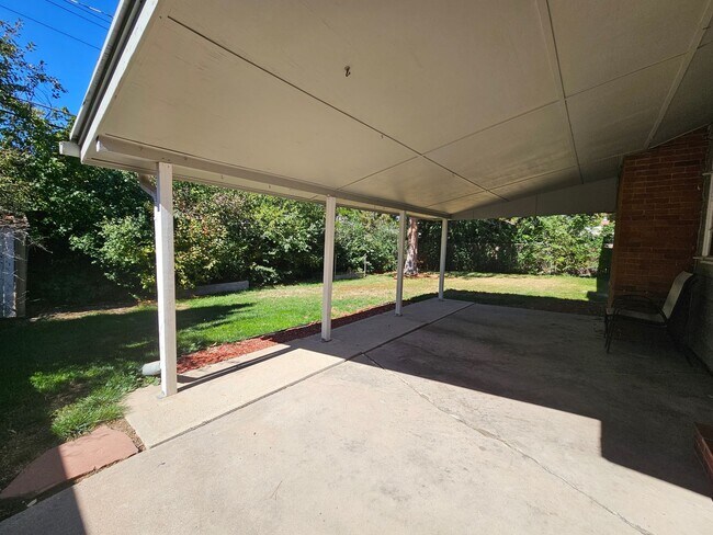 Building Photo - Virginia Village 4 Bed 3 Baths Large Yard Attached Garage Super Spacious!