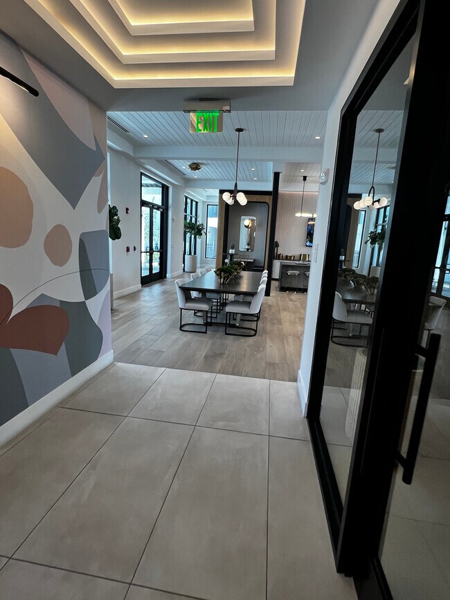 Building Photo - 572 S Biscayne River Dr