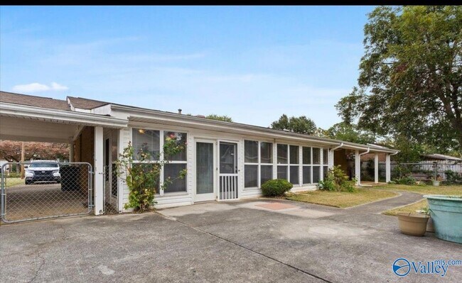 Building Photo - 3809 Saturn Dr SW