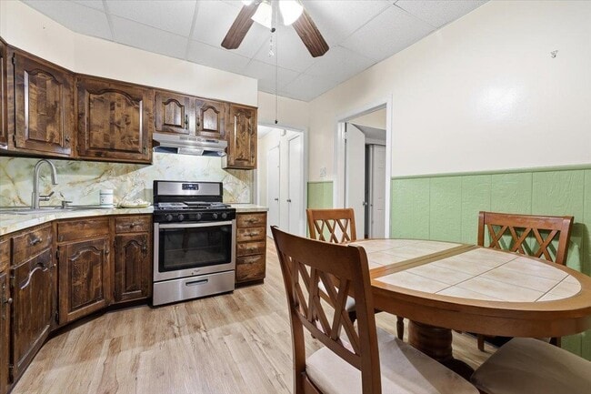 Building Photo - 98 W 47th St