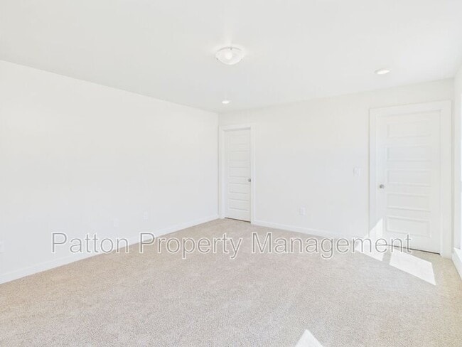 Building Photo - 3007 Farmyard Dr