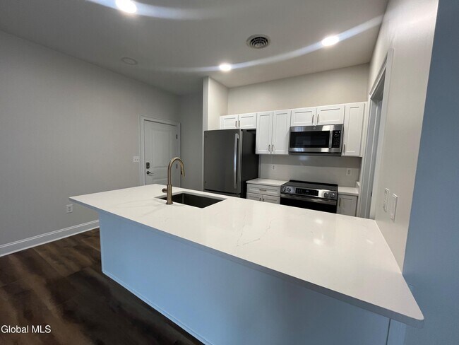 Building Photo - 60 Weibel Ave