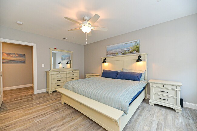 Building Photo - Gorgeous 2 bedroom very spacious condo at ...