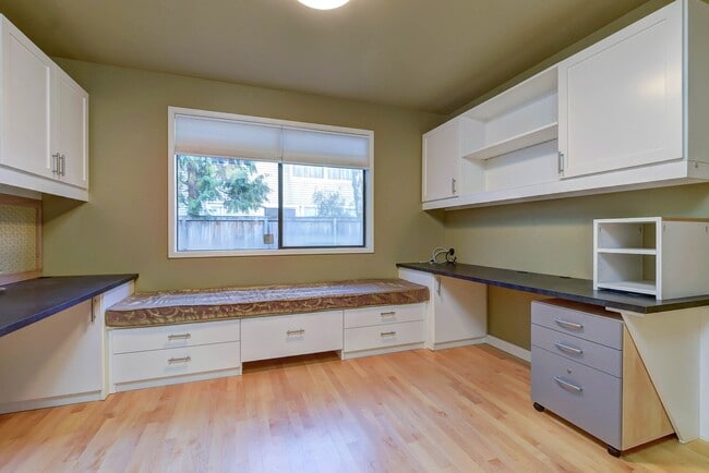 Building Photo - 5180 Highland Dr