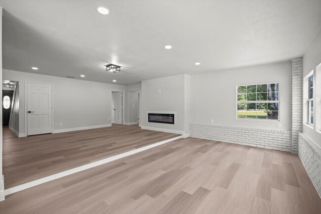 Building Photo - 100 Redbud Woods Trail