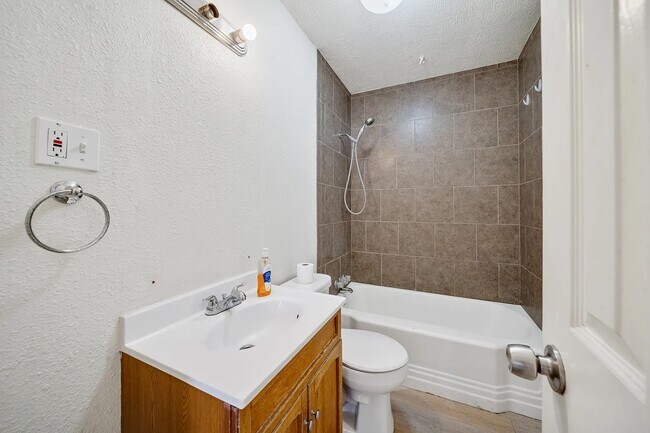 Building Photo - 1411 Sycamore St