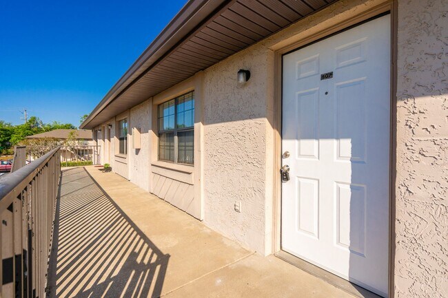 Building Photo - Charming 1 Bed, 1 Bath Condo