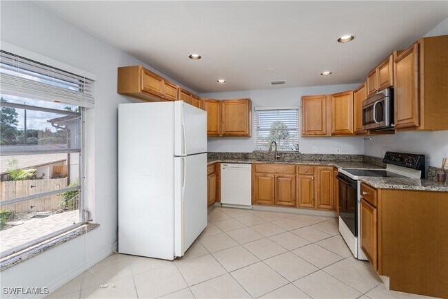 Building Photo - 180 Cypress Way E