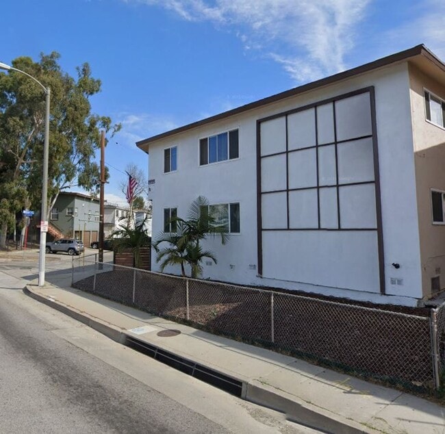 Building Photo - 626 Kew