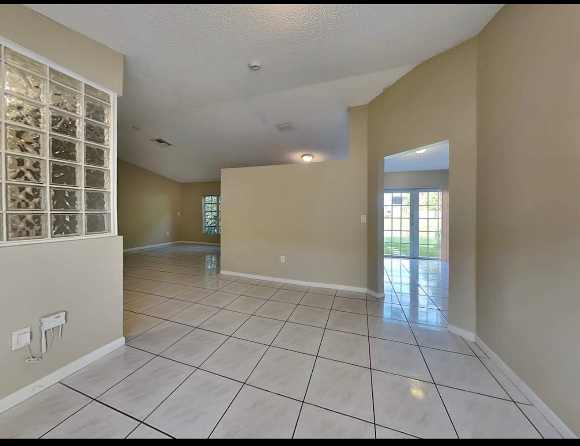 Building Photo - 2715 Taylor St