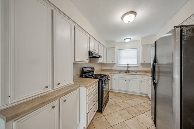 Building Photo - 3702 Malone Dr