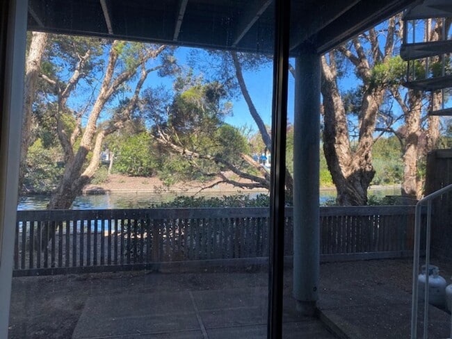 Building Photo - 15 Invincible Ct