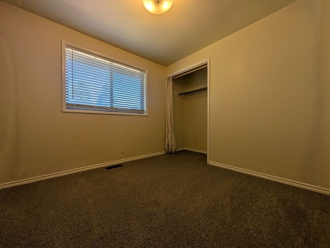 Building Photo - Wonderful 4-Bedroom, 2-Bath Home With Soli...