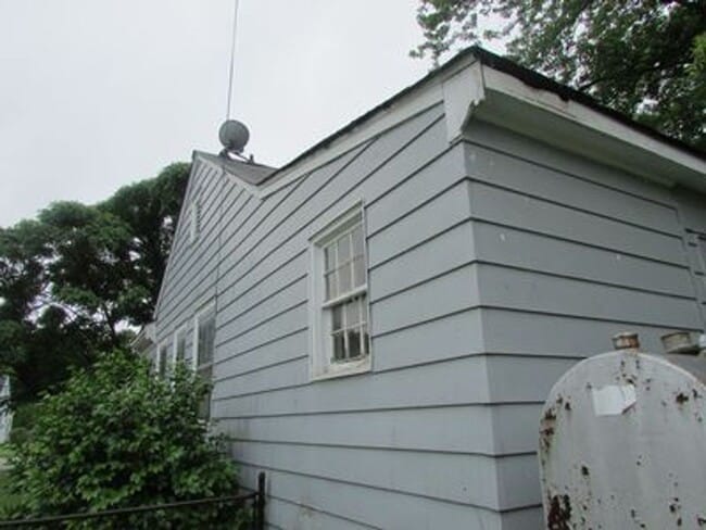 Building Photo - 2210 Shirleydale Ave