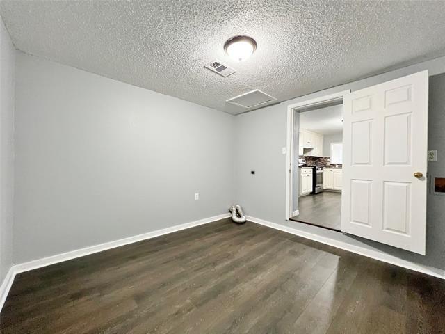 Building Photo - 2625 E 12th St