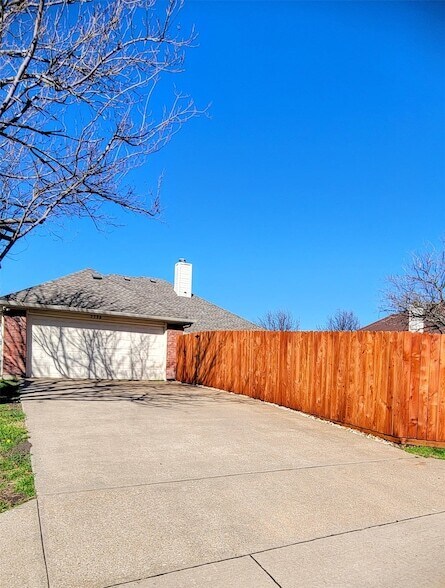 Building Photo - 5598 Carrington Dr