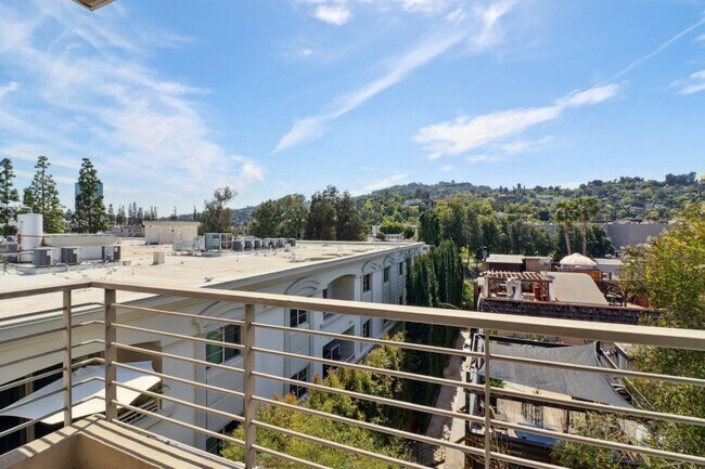Building Photo - 4170 Fair Ave