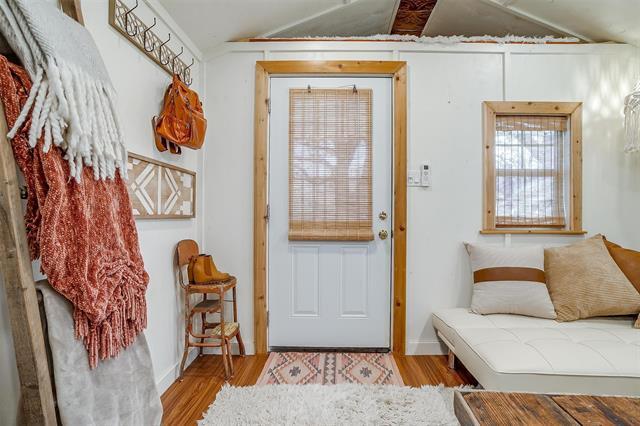 Building Photo - 1809 Whispering Oaks St